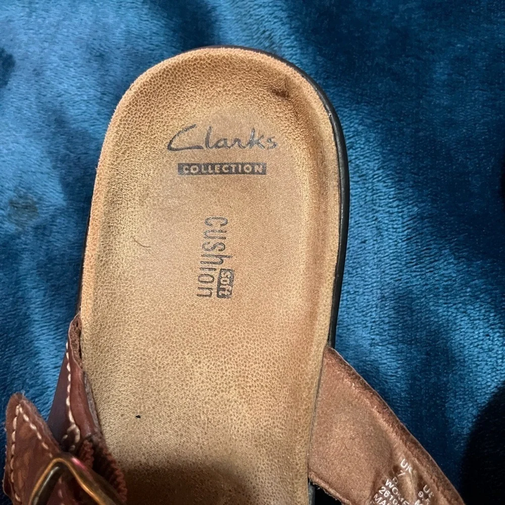 Clarks soft cushion sandals, size 9.5, colors light brown dark brown red. Nice